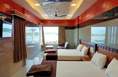 Velankanni Hotel | Vendha Sea Park