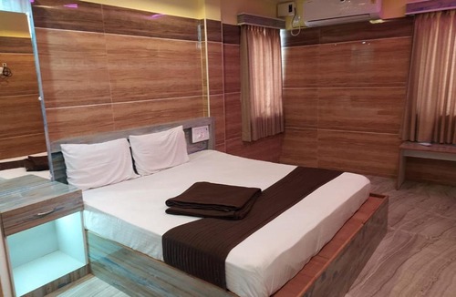 Velankanni Hotel | Vendha Sea Park