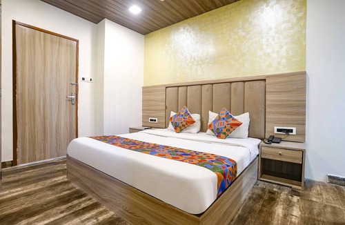 Versova Hotel | Via Priceless