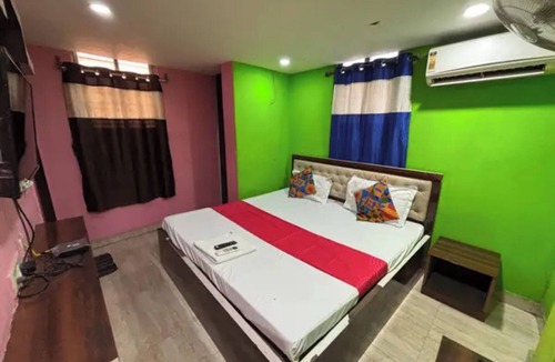 Kolkata Hotel | Via Red Velvet Classic