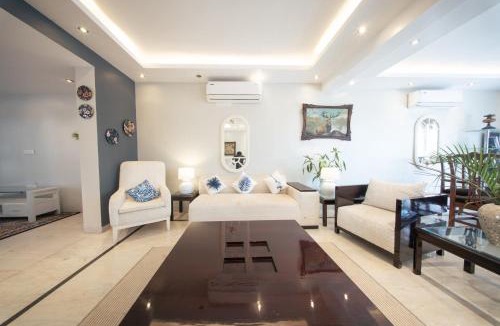 Candolim Villa | Villa Amari, Modern & Luxurious 3BHK w Caretaker