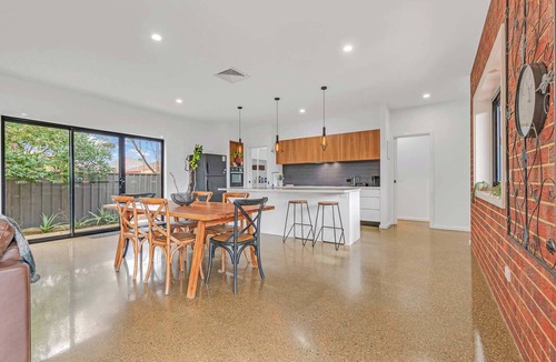 Echuca House | Villa Simone - Echuca Holiday Homes