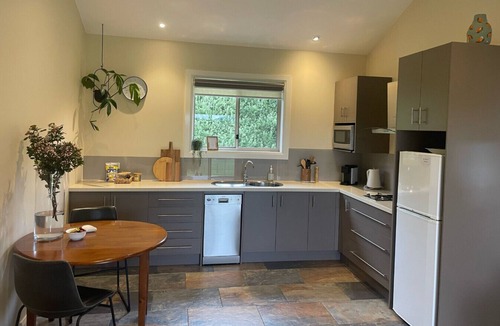 Yarra Junction Bed & Breakfast | Vista 2 drop the bags and look at the view