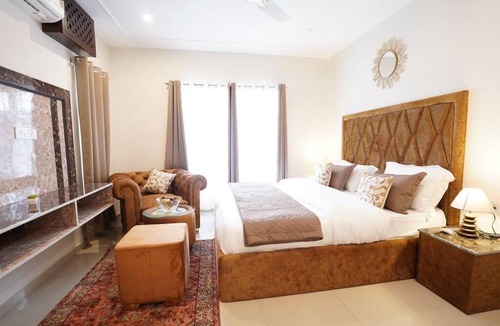 Nishat-Shalimar Apartment | Walisons Homestay Spirea 3 BHK B1