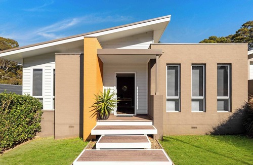 Lilli Pilli House | Walk-to-Beach Home with Bush Views Carramar Dream