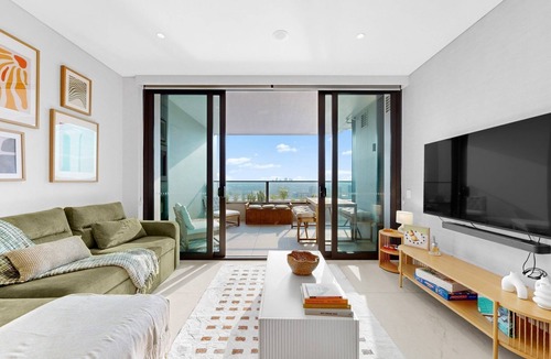Rhodes Apartment | Waterview High, Rhodes