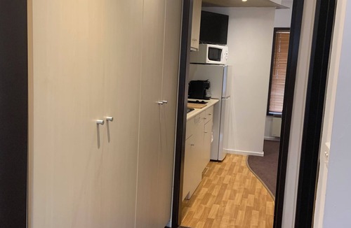 Cowes Apartment | Waves Unit 113 bay views. Cowes beach & shops on your doorstep. Pet friendly!