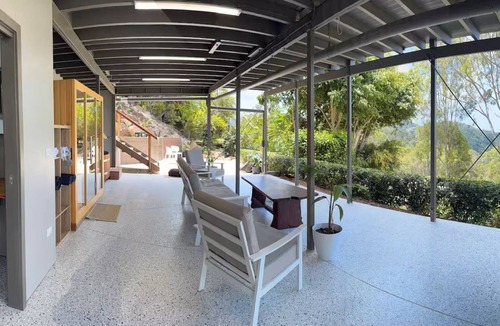 Mudgeeraba Cabin | Welcome to Kookaburra Cabin at Nebesa Nature Retreat