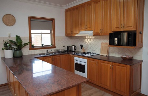 Horsham House | Welcome to your home away from home, perfectly located across from Wimmera Hospital in Horsham
