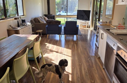 Venus Bay House | Where Paris meets Jupiter - Linen, Wi-Fi, Pets OK