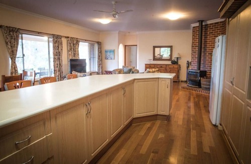 Shadforth House | Whispering Karri Retreat | 5-Acre Hideaway