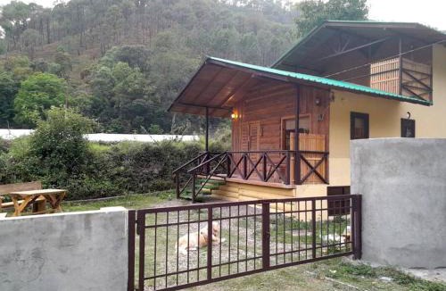 Bhimtal Ski Chalet | Whistling Thrush Chalet