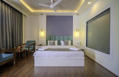 Pahalgam Hotel | White castle