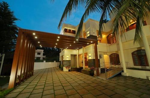 Thalassery Hotel | White Gate Luxury Hotel