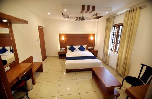 Kumily Hotel | White Portico