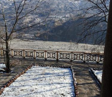 Bandrol Hotel | Wildwood Cabins Manali