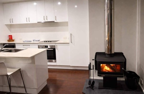Wilyabrup Cottage | Wilyabrup Waters—Lakeside Haven in the Wine Region