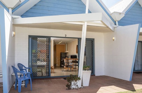 Lancelin Apartment | Windsurfer Beach Chalet 1 - No frills holiday vibe