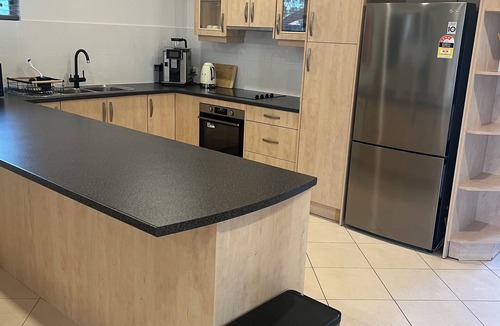 Morphett Vale Apartment | Wine & Waves!