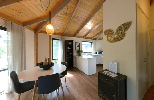 Kinglake Cottage | Winter Lights Cottage - Karma Kinglake