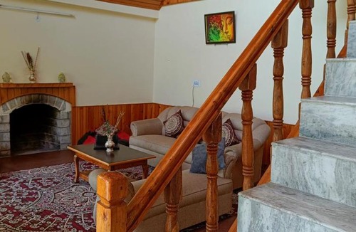 Manali Villa | Wooden Penthouse with Mountain view