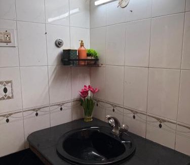 Indiranagar Apartment | Work Friendly 1BHK in Indiranagar, 5 mins to metro