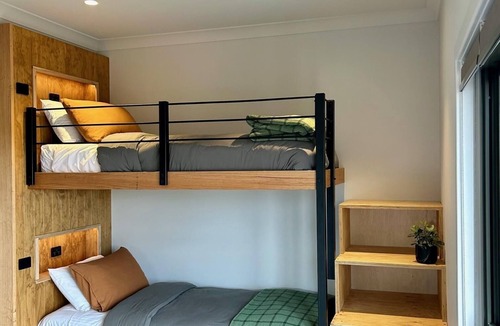 Bethanga Cabin | Yabbarin Lux Lodge Bethanga - Two bedroom luxury barn style cabin