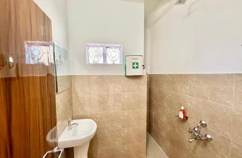 Shillong Villa | Yepplo Holiday Home - Nongmynsong - Shillong - 24hrs Caretaker - Breakfast - Power Backup & Parking