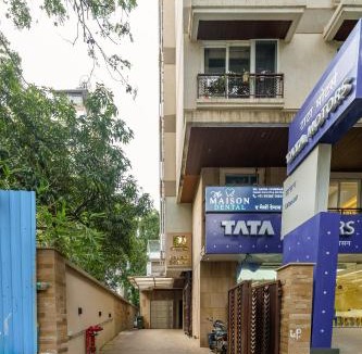 Khar House | Zen A - Private Room in 3BHK