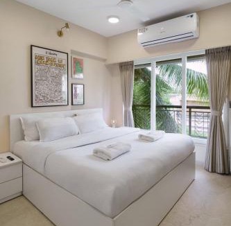Khar House | Zen A - Private Room in 3BHK