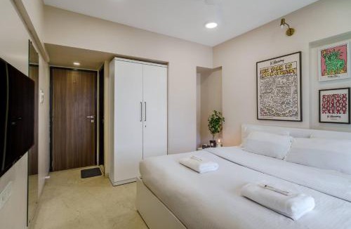 Khar House | Zen A - Private Room in 3BHK
