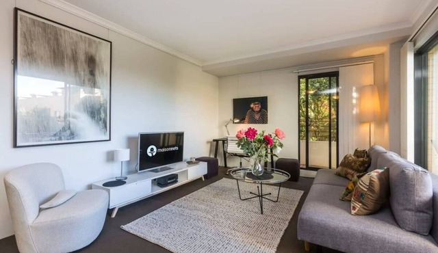 1 Bedroom Apt with Parking, Pool and Gym in Sydney