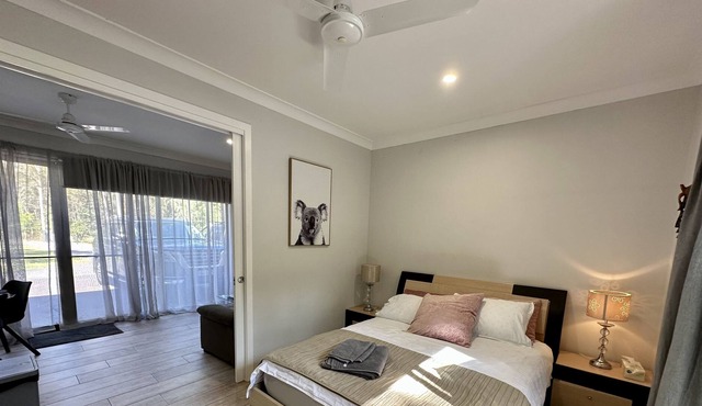 1 bedroom , modern studio in western Brisbane , free wifi , parking in Anstead