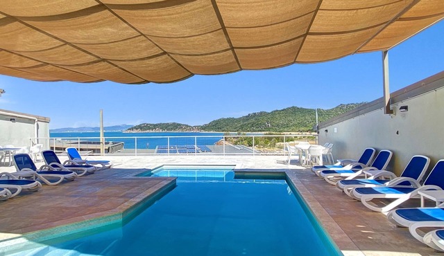 1 Bright Point Apartment 1402 in Nelly Bay
