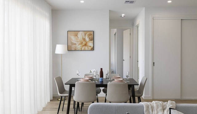 10 Min to Airport | Brand New Family 4BR House in Greenvale