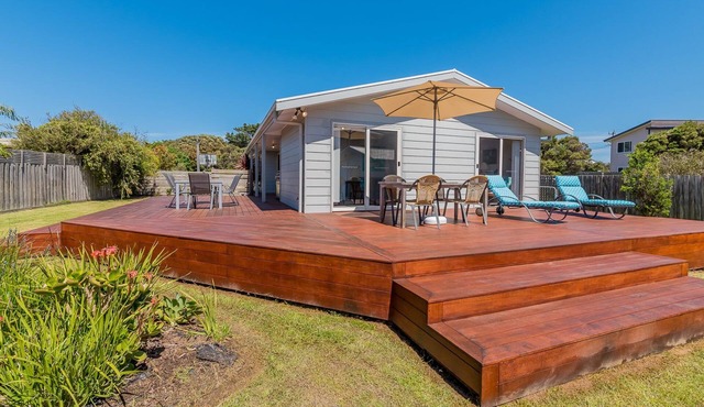 2 Dixon Street, Surf Beach, Pet Friendly Surf Beach Escape in Surf Beach