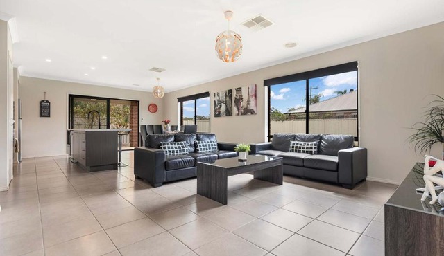 28 Skye Ave - Echuca Holiday Homes in Moama