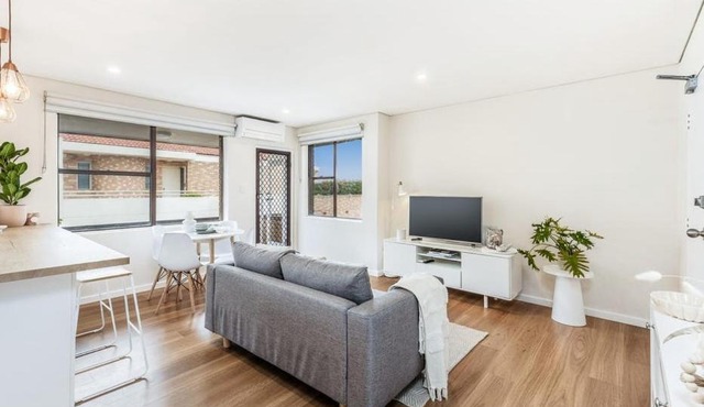2BR Cronulla Water Views & Free Parking in Cronulla