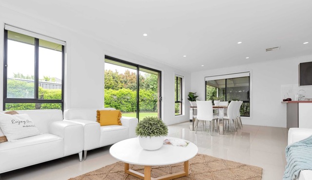 3 Bdrm, 2 Bthrm House With Aircon & Outdoor Dining in Mount Barker