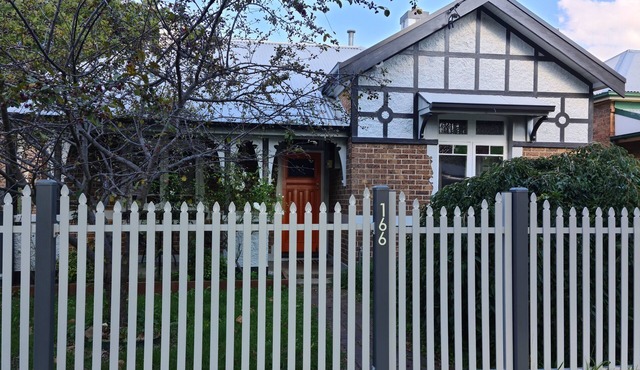 3 bed 2 bath central cottage in Orange