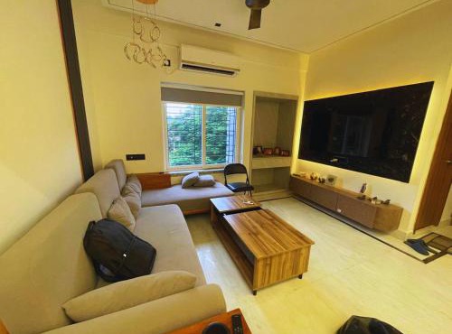 3BHK Family Apartment & Deluxe Private Rooms near EM Bypass, Kolkata