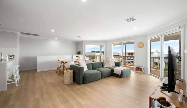4BR Coastal Family Retreat Near North Beach BBQ in North Beach