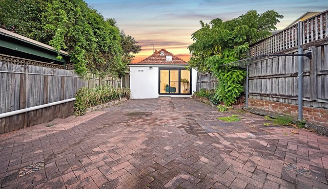 4BR Gem in Central Crows Nest in Crows Nest