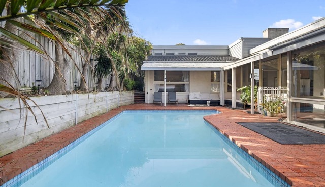 5-Bed Haven with Pool Minutes From Beaches & Parks in Beaumaris