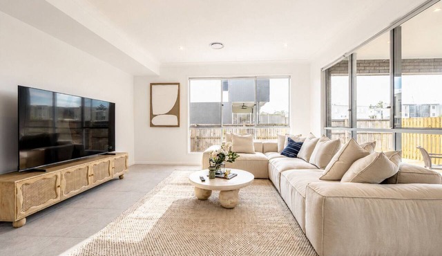 5BR Executive Retreat in Rochedale | Perfect for families in Rochedale