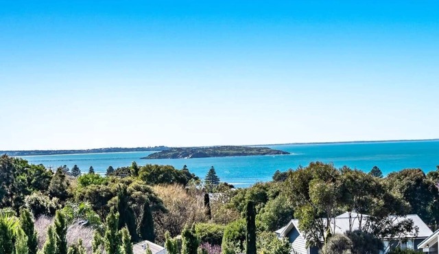 8 Davies St, Encounter Bay - Wi-Fi - Sea Views in Encounter Bay
