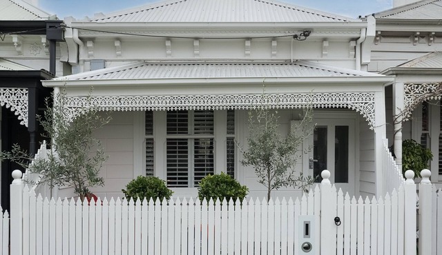A+ Albert Park. Bayside Brilliance. Sleeps 4. GRHM in Inner Bay Side South