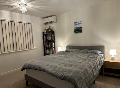A cozy room with ensuite in Springvale, in a shared accommodation in Springvale