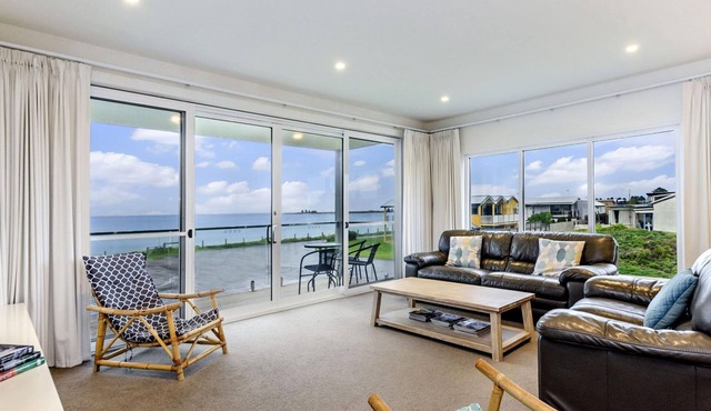 A fully self contained townhouse that offers sensational ocean views. in Port Fairy