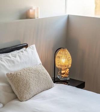 A Stone's Throw - Cafes, Parking, WiFi in Glenelg
